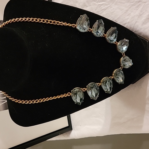 J Crew Pear or Tearshaped Blue Faux Gemstone Gold Tone Necklace Excellent Condit - Picture 4 of 16